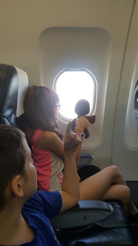 kids-on-plane