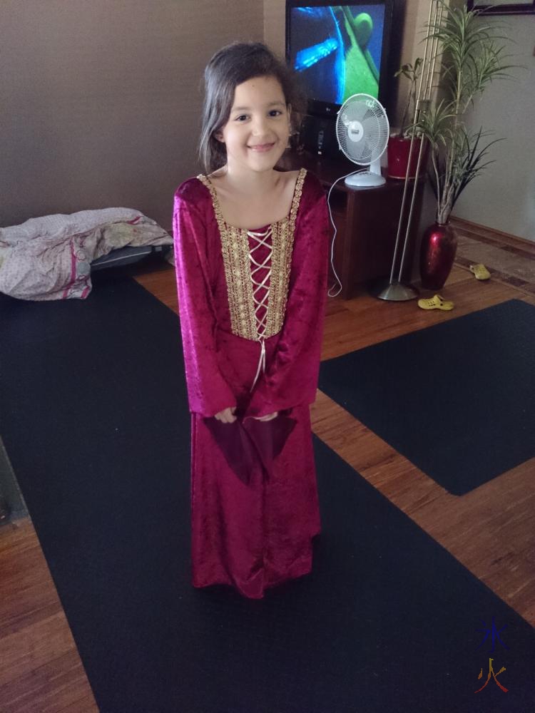 8yo in medieval dress