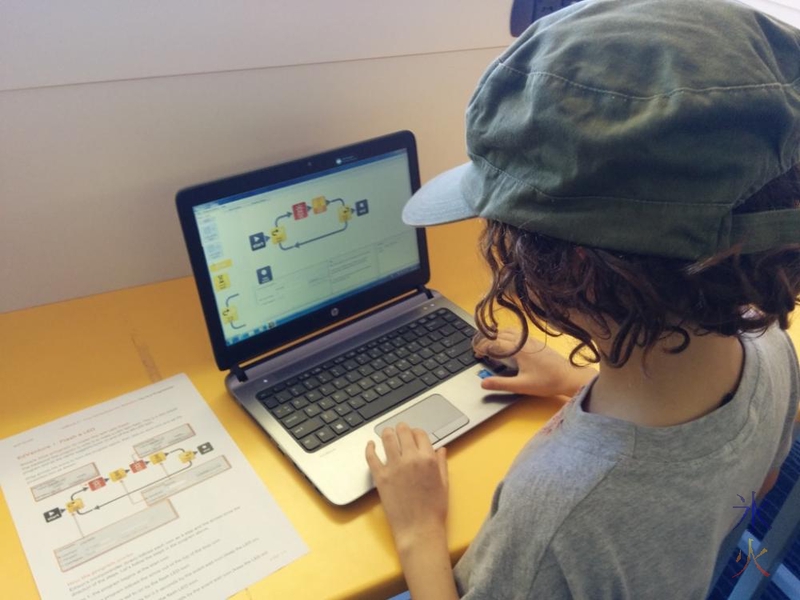 11yo programming a robot in the Edison Robotics lab at SciTech, Perth, Western Australia