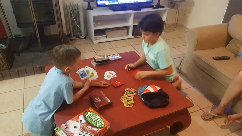 8yo-6yo-playing-exploding-kittens