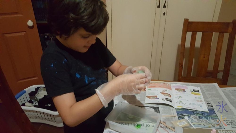 9yo doing science kit