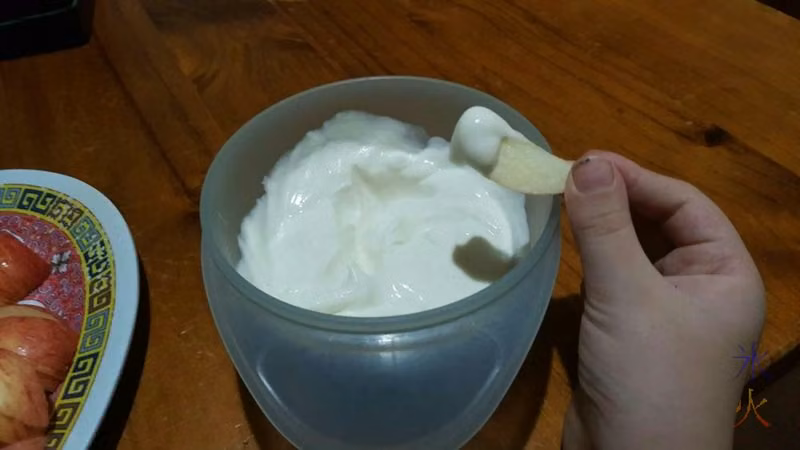 apple and yoghurt snack