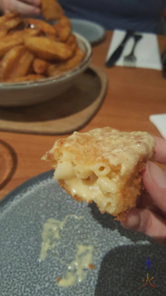 melbourne-misadventures-mac-and-cheese-bite melbourne-misadventures-mac-and-cheese-bite