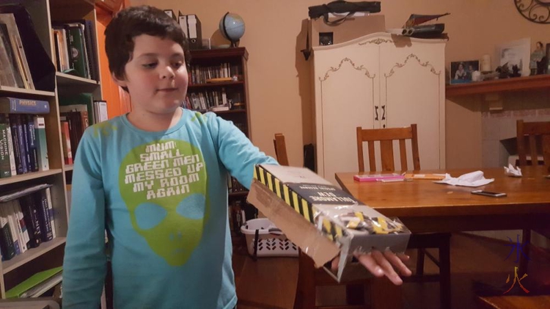 9yo-cardboard-infinity-gauntlet