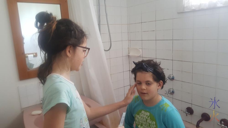 11yo-giving-9yo-facial-scrub