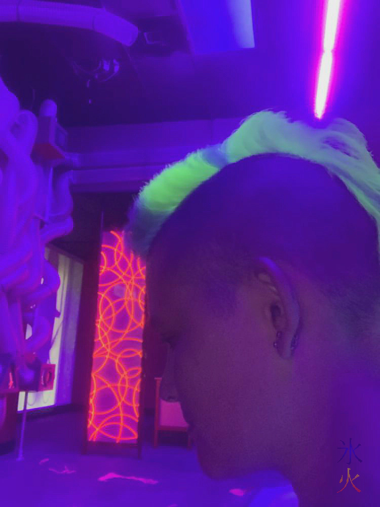 glowy mohawk under blacklight glowy mohawk under blacklight