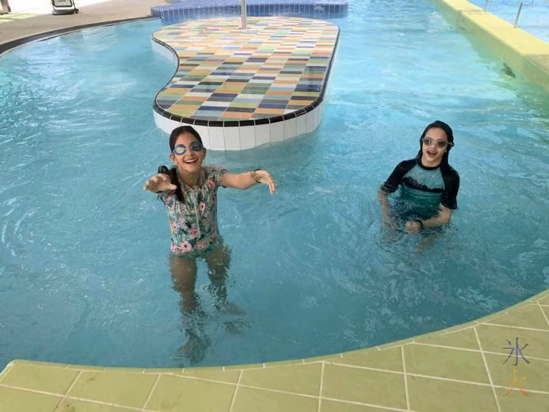 12yo wants my phone for underwater shots
