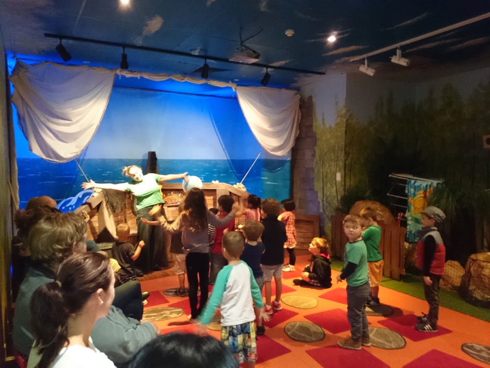 8yo and 6yo participating in a puppet show at Scitech