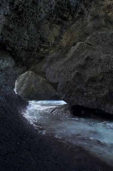 Greta Beach cave access