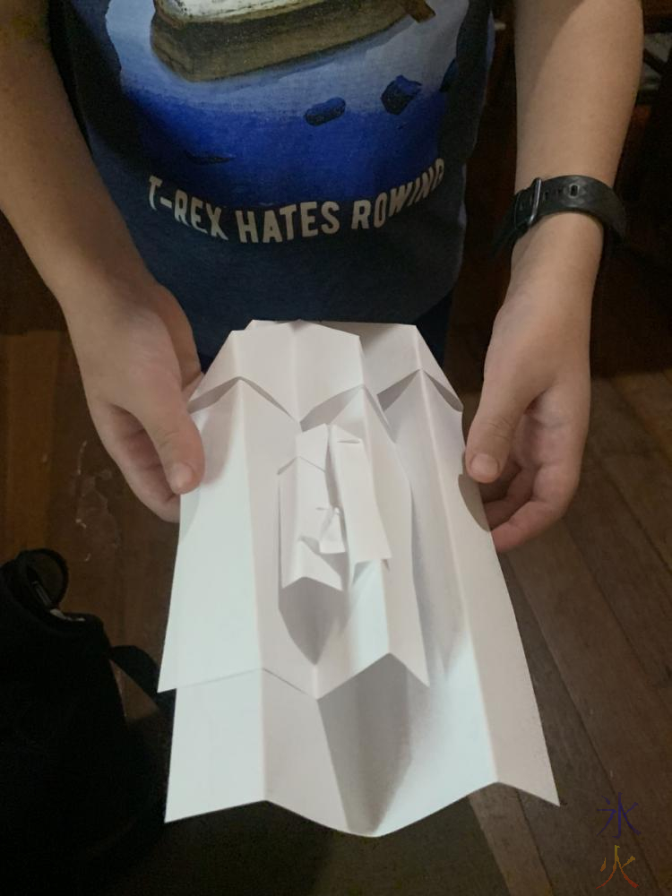 paper planes of decreasing sizes