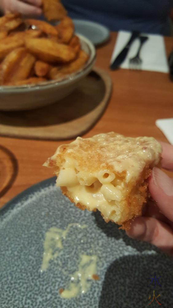 melbourne-misadventures-mac-and-cheese-bite